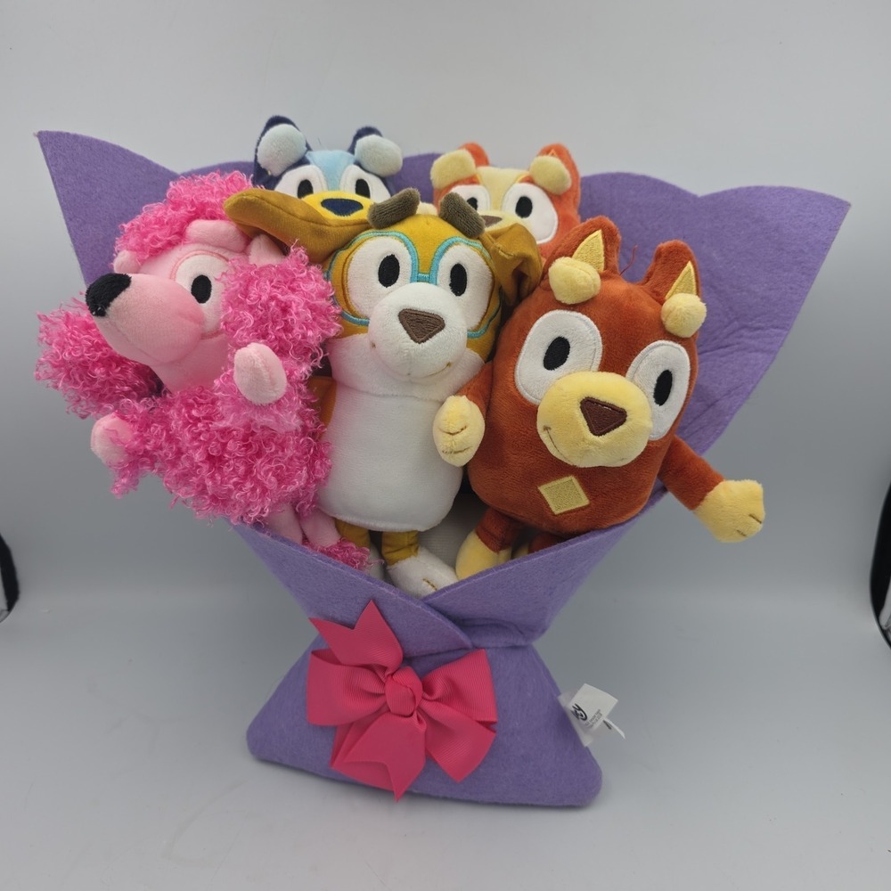 NWT Ruz BLUEY Valentine's Day 15" Inch‎ 5 Character Plush Bouquet 2018